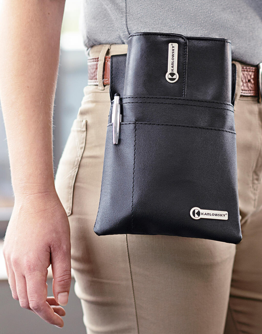 Waiter's Holster with Belt Pull-Through - Vue 2