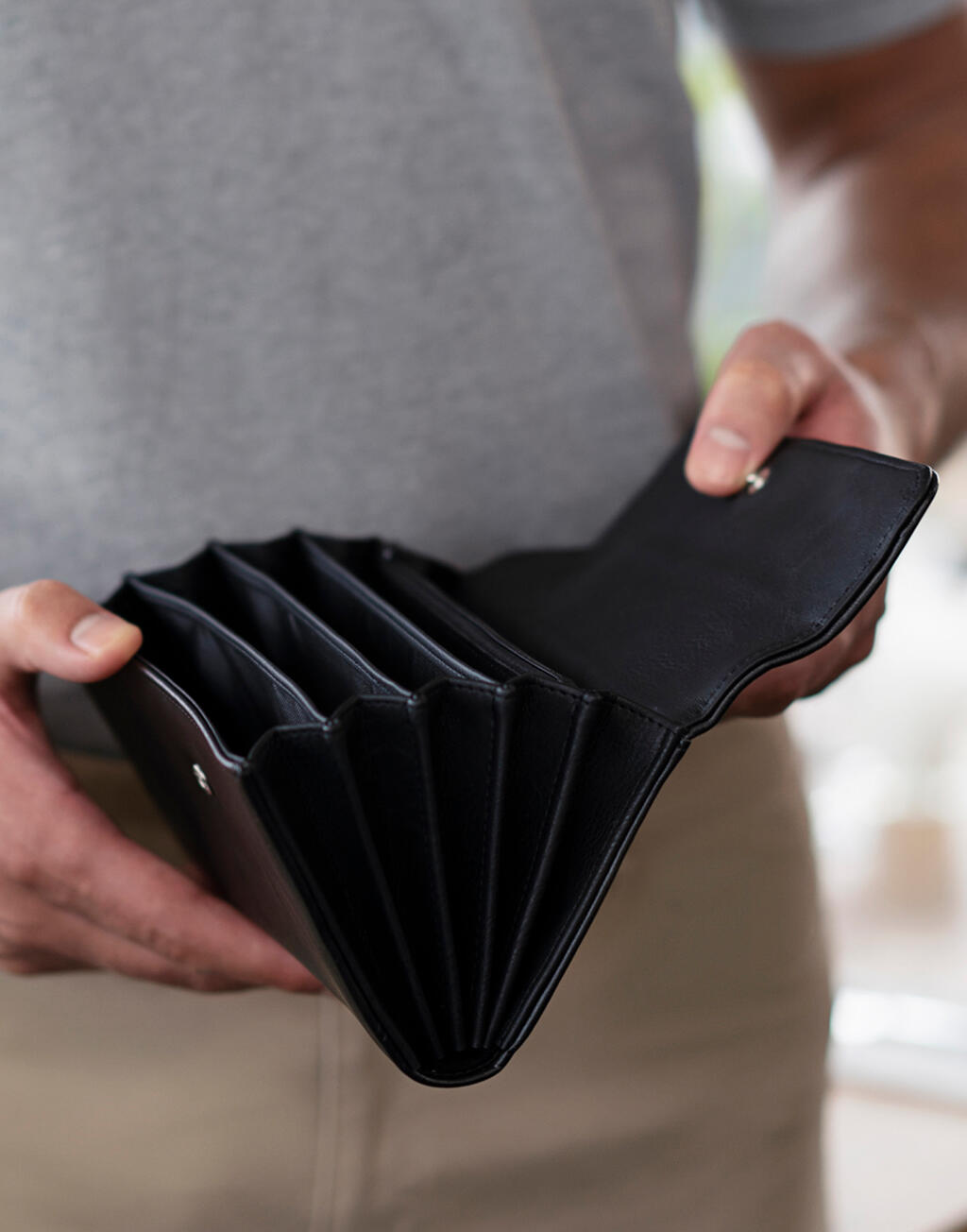 Waiter's Wallet with Press Stud - Vue 4