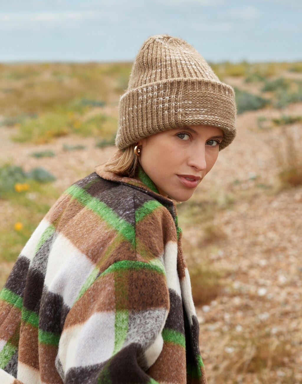 Chunky Knitted Patch Beanie - Vue 4