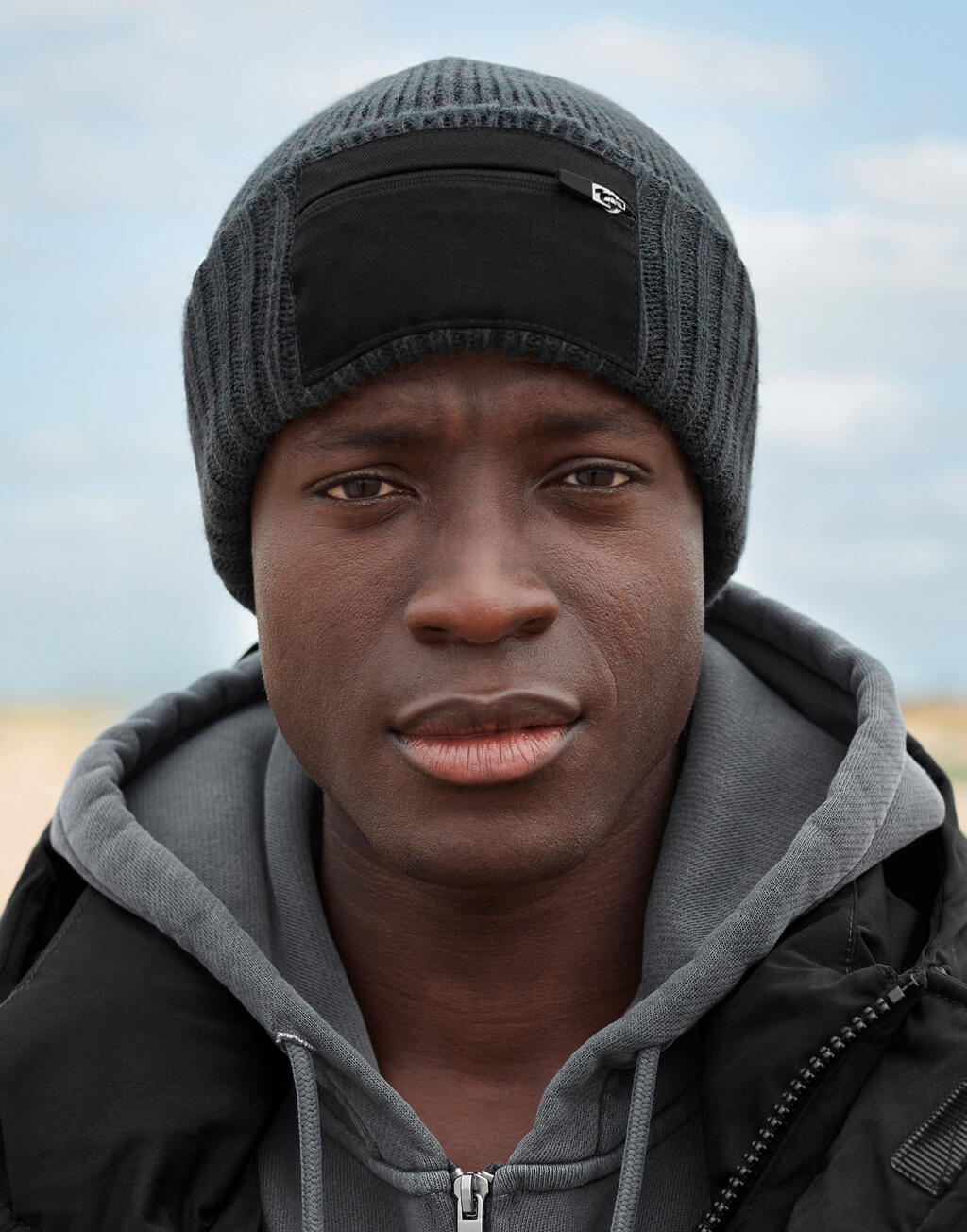 Zip Patch Beanie - Vue 2