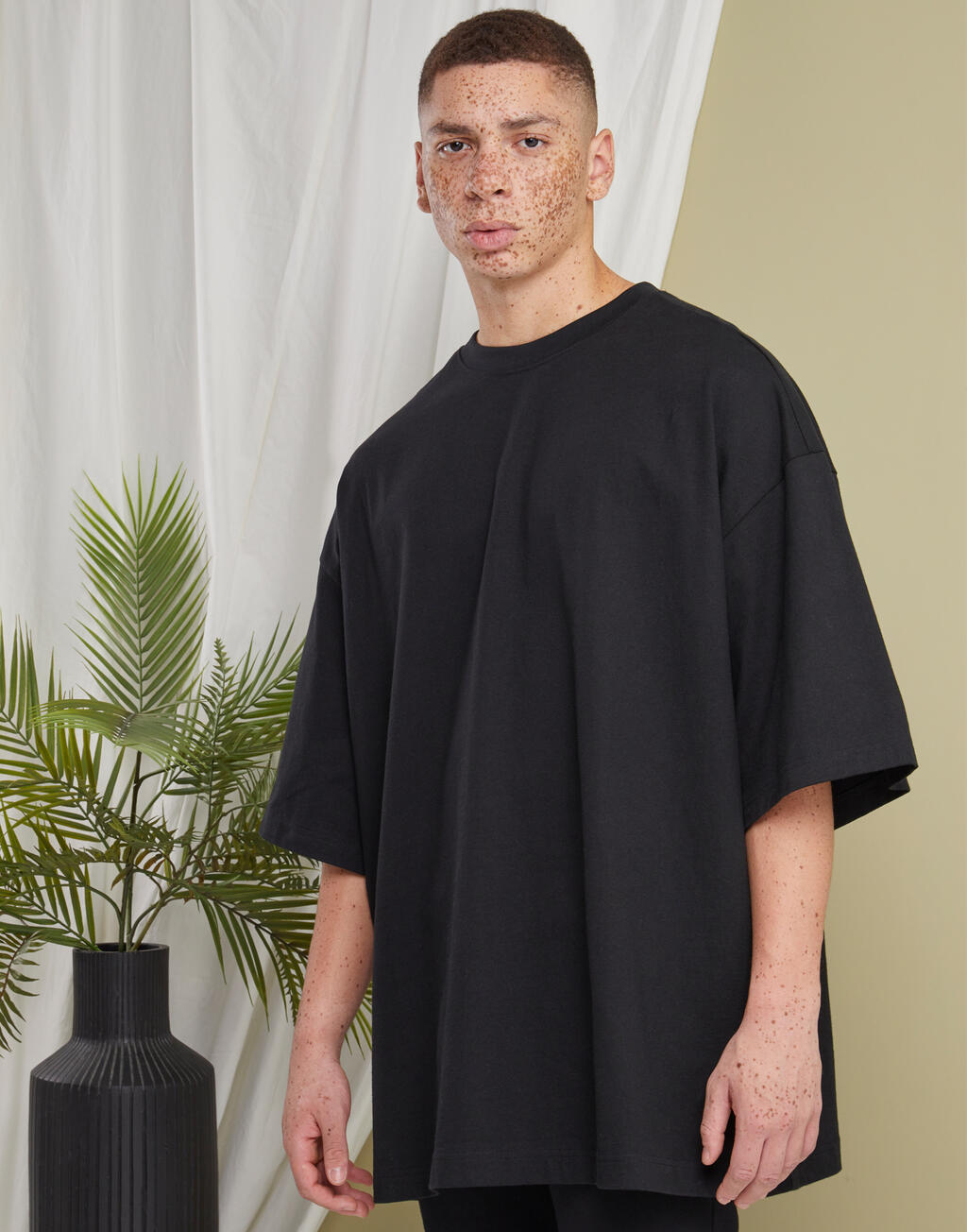 Huge Tee - Vue 5