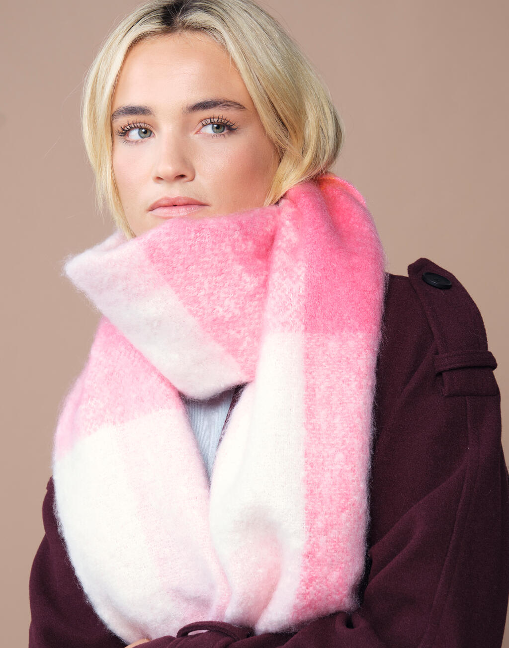 Fluffy Check Scarf - Vue 5