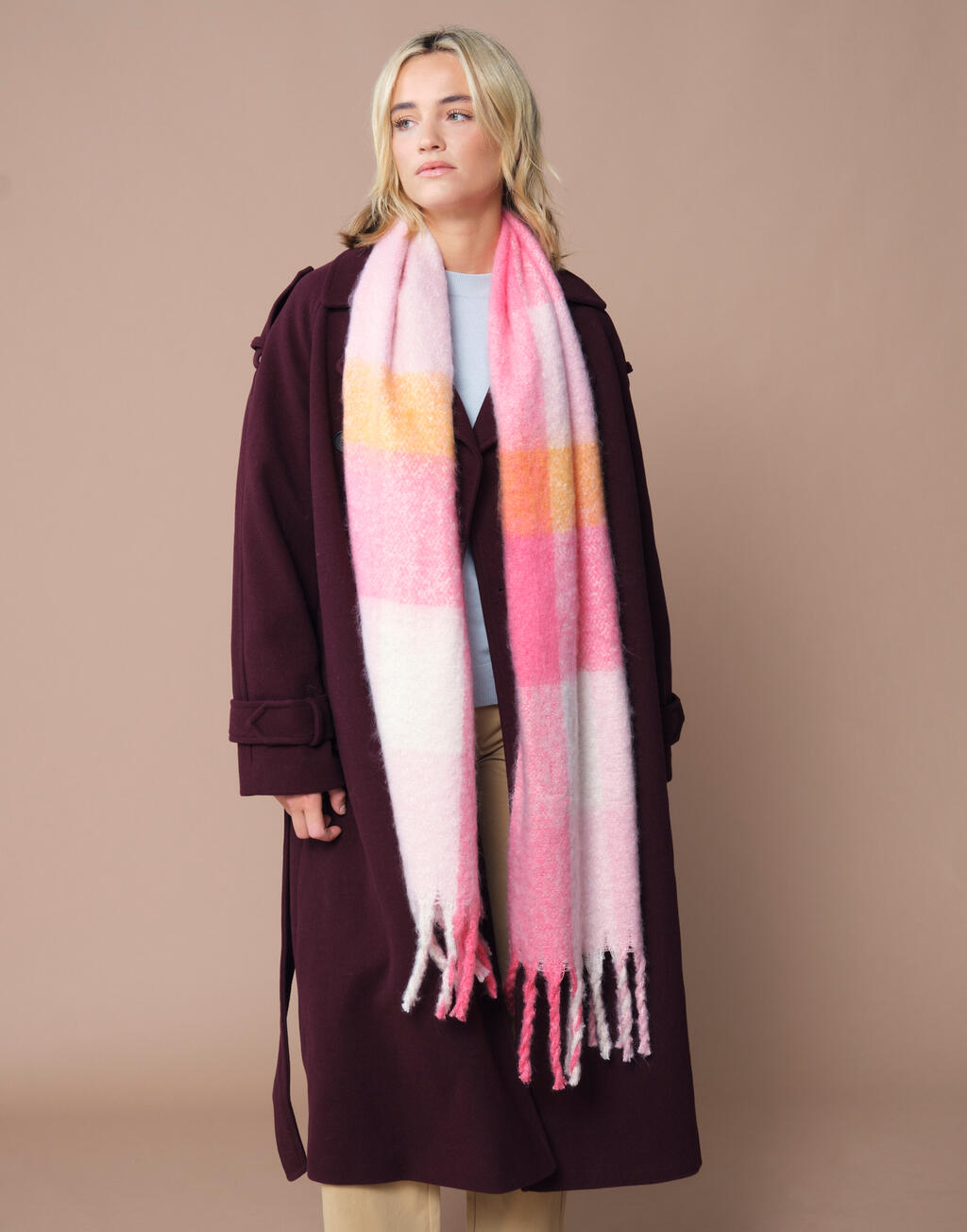 Fluffy Check Scarf - Vue 2