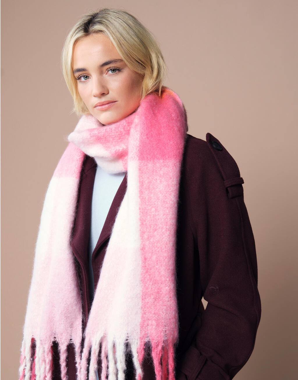 Fluffy Check Scarf - Vue 3
