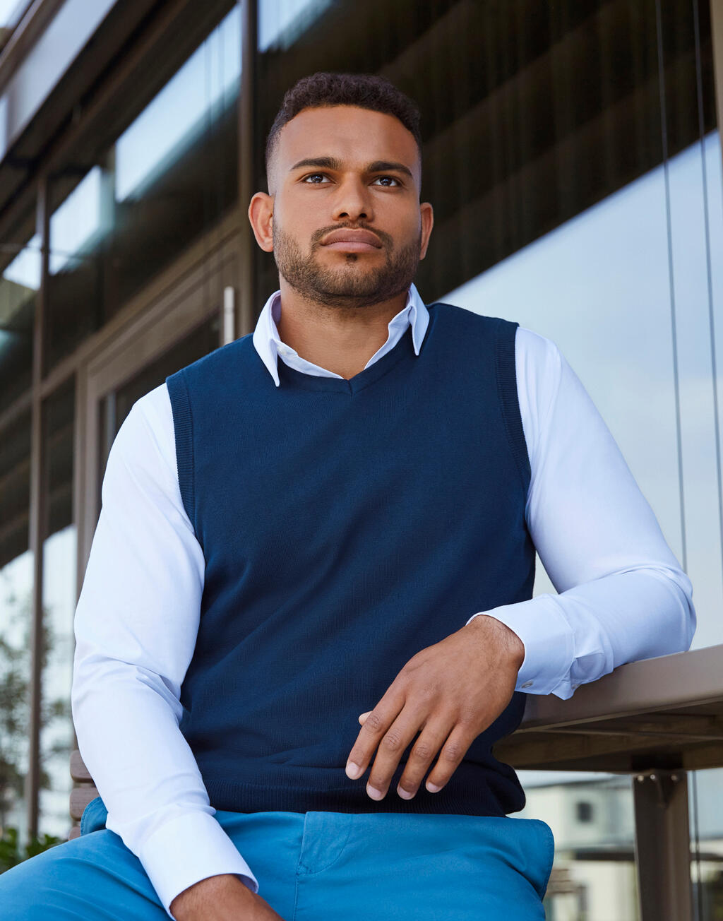 Adults' V-Neck Sleeveless Knitted Pullover - Vue 2