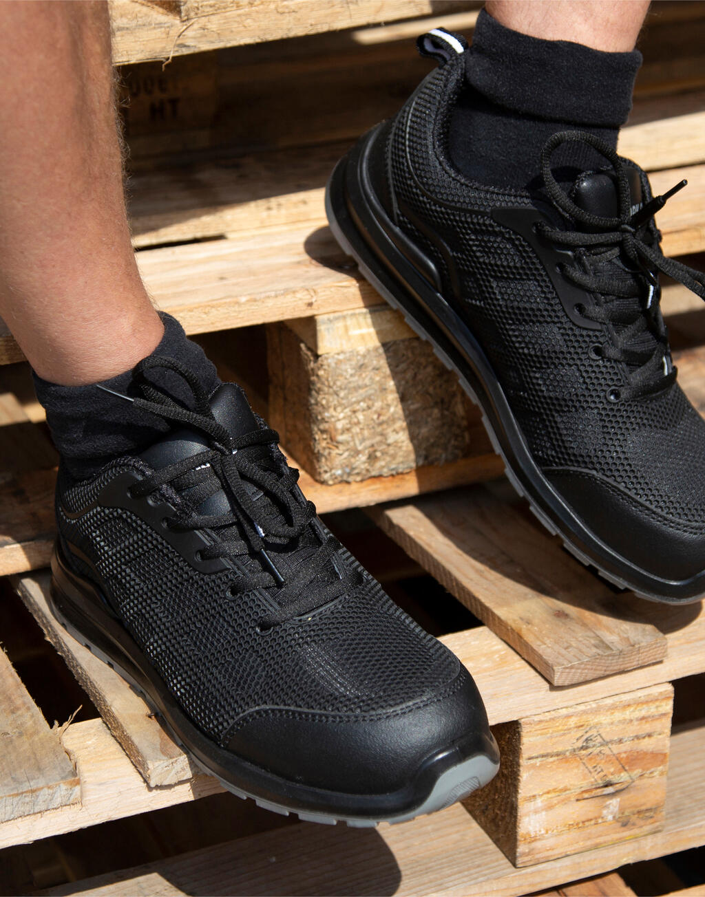 All Black Safety Trainer - Vue 2