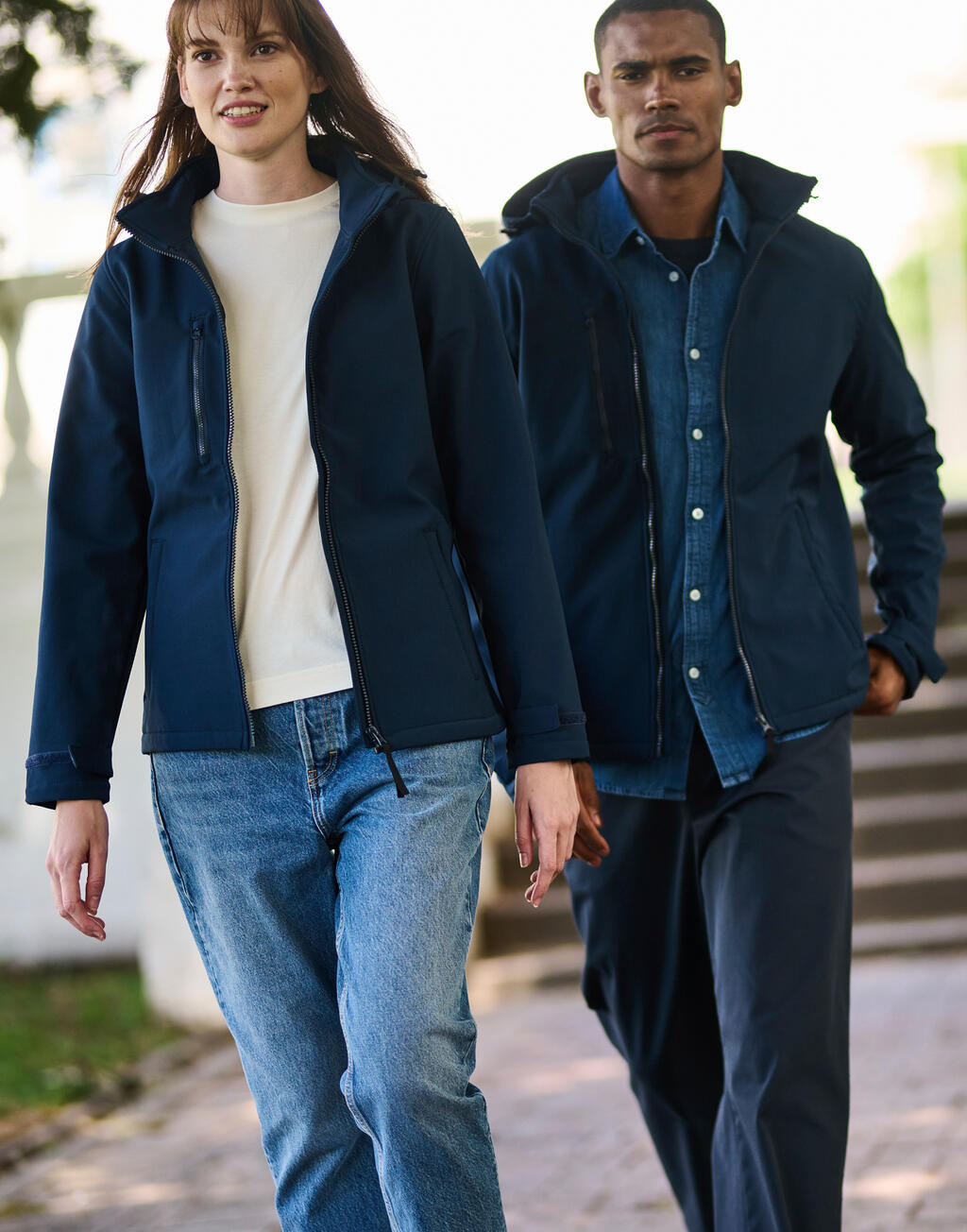Venturer 3-Layer Hooded Softshell Jacket - Vue 2