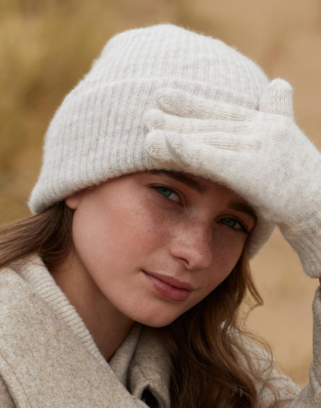 Cosy Ribbed Beanie - Vue 3