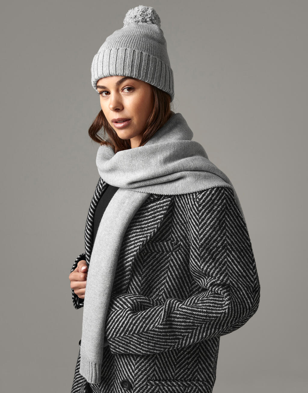Knitted Scarf and Beanie Gift Set - Vue 2