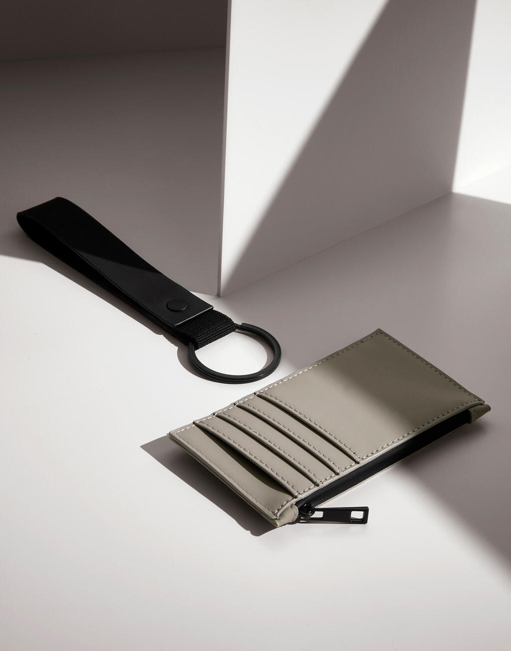 Matte PU Card Holder - Vue 5